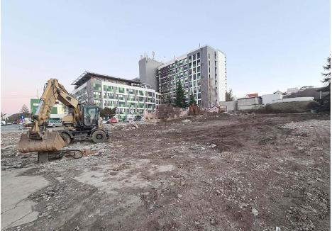 PE DEAL. Construirea parcării cu 5 niveluri de lângă Spitalul Judeţean va începe cel târziu în toamnă. "În martie vom avea proiectul, iar în aprilie sper să lansăm licitaţia pentru desemnarea constructorului", spune primarul Florin Birta