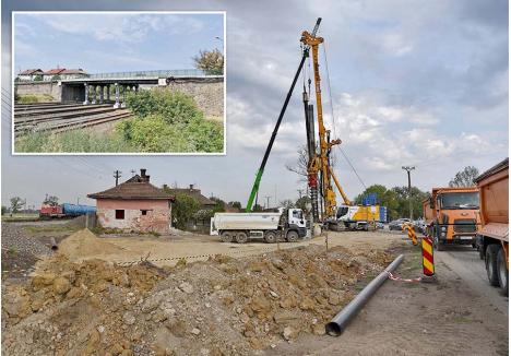 PE SUB TRENURI. Pasajul Teodor Neș (medalion), care leagă de bulevardul Ștefan cel Mare strada Izvorului și Calea Bihorului, va fi înlocuit cu unul subteran, aflat încă în stadiu de schiță. În schimb, lângă gara Tileagd a început construirea unui astfel de pasaj subteran, săptămâna trecută fiind forat primul pilot pentru fundație