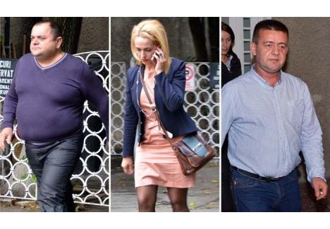 SUPRASOLICITARE. Joia trecută, la DNA Oradea a fost vânzoleală mare, printre cei chemaţi de procurorii anticorupţie la audieri numărându-se denunţătorul Dorinel Edu (stânga) şi fosta soţie a magistratului anchetat, Liana Popa (mijloc). Spre seară a ajuns şi suspectul Vasile Popa (dreapta), însoţit de prietena sa, avocata Anamaria Aşloviciu.