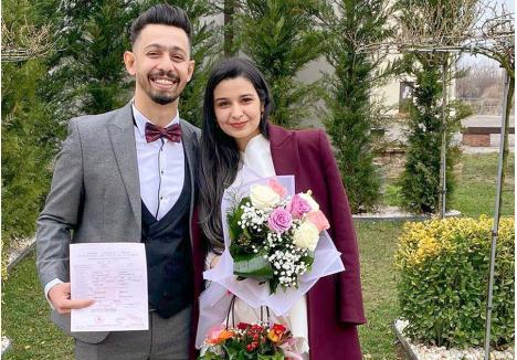 "DA!" ÎN ORADEA. Printre bobocii din străinătate se numără şi Shahad Almusawi, o tânără irakiană care studiază Medicina dentară în limba română. S-a mutat recent în Oradea, după ce s-a îndrăgostit de Ali Alsultani, un conaţional student aici. Cei doi s-au căsătorit civil în februarie, chiar în oraşul de pe Crişul Repede