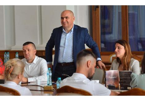 „REPATRIOT”. Arhitecta Hildegard Brandl a avut apariții publice la Oradea în 2018 și 2019 în cadrul proiectului „Repatriot” al fundației Romanian Business Leaders. Atunci, alături de Ilie Bolojan și Florin Birta, le recomanda orădenilor din diaspora să revină acasă, spunându-le că, la fel ca ea, pot avea o carieră de succes și aici. N-a zis că ajută un pic și relațiile politice...