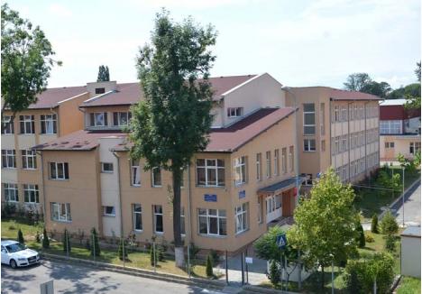DE LUX. International School of Oradea a primit în folosinţă gratuită parterul unei clădiri în care funcţiona Colegiul Economic Partenie Cosma. Tot Primăria investeşte şi în amenajarea şi dotarea noii şcoli, punând la bătaie o sumă uriaşă: 750.000 de lei