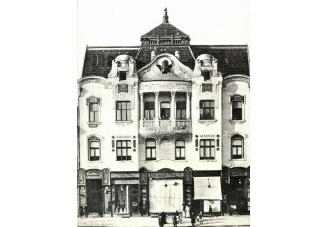 CASA DE ECONOMII. O altă clădire bancară importantă a fost sediul Casei de Economii a Comitatului Bihor, ridicată de Rimanóczy Kálmán jr. în 1907, în Piaţa Ferdinand de azi, la numărul 4. Conceput în stil eclectic cu decoraţii bogate, cu o intrare cu vitrine generoase şi o logie cu coloane pe etaj, edificiul a găzduit inclusiv o sală de spectacole cu cinematograf. Astăzi găzduieşte sediul sucursalei BRD - Groupe Société Générale