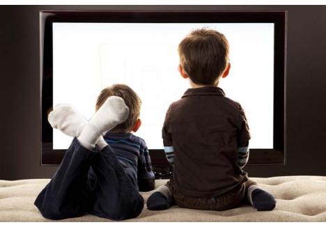 FĂRĂ RĂSPUNS. Unul dintre motivele pentru care tot mai mulţi copii vorbesc bâlbâit, stâlcit ori au vocabularul sărac este că părinţii comunică prea puţin cu ei. Mulţumindu-se să-şi lase odraslele în faţa televizorului ori a calculatorului, adulţii uită că aparatele nu le vor răspunde copiilor la întrebări...