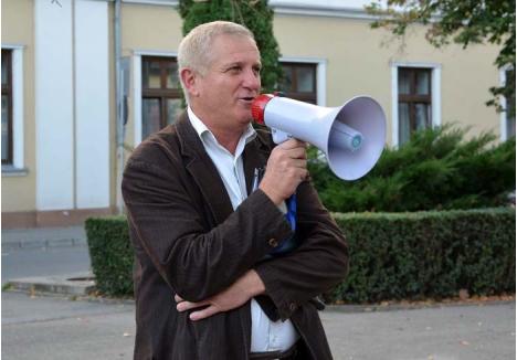 DECIMAŢI. Nicolae Morgovan (foto), liderul BNS Bihor, pune scăderea numărului de sindicalişti pe seama declinului industriei. "În Bihor mai au sindicate BNS, Cartel Alfa, CSDR şi Meridian. Cam 38-45% din angajaţi sunt membri de sindicat, ceea ce înseamnă cam 40-45.000 de oameni. Numărul lor a scăzut pentru că multe fabrici s-au închis, iar cele care aveau mii de angajaţi au acum câteva zeci", spune sindicalistul