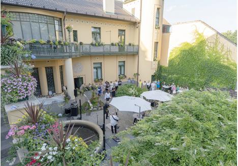 POVEȘTI „VERZI”. În grădina luxuriantă a Casei Darvas - La Roche poposesc în acest sezon o serie de invitați care vor da ritm serilor de vară