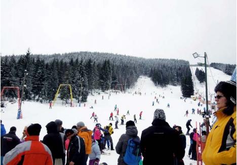 FUGA LA ARIEŞENI. Cu trei pârtii de schi bine întreţinute şi de dimensiuni diferite, staţiunea Vârtop-Arieşeni, împărţită între Bihor şi Alba, este una dintre destinaţiile preferate ale bihorenilor care iubesc sporturile de iarnă
