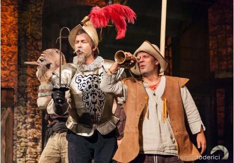 PARIU PE MUSICAL. Cele mai recente nominalizări la Premiile UNITER ale Teatrului Regina Maria datează din 2011, datorită musicalului "Scripcarul pe acoperiş", juriul evidenţiind-o atunci pe actriţa Ioana Dragoş Gajdo în rolul lui Golde şi pe scenografa Vioara Bara. Pentru nominalizările din acest an orădenii propun un nou musical de mare succes, "Omul din La Mancha", cu Richard Balint în rolul lui Don Quijote (foto, în mijloc)