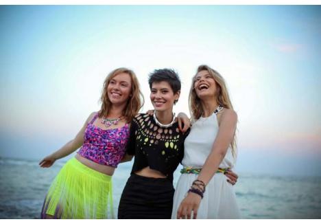 FUGA DE BAC. În prag de Bacalaureat, trei adolescente fug la mare pentru a termina anii de liceu a la grande, dar şi pentru a căuta o iubire de-o vară. Filmul românesc "#Selfie" va fi proiectat sâmbătă în cadrul Caravanei TIFF 2014