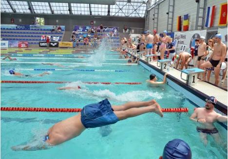 INIŢIATIVĂ SĂNĂTOASĂ. Pe 13 iunie, orădenii sunt aşteptaţi la Bazinul Olimpic, unde să înoate cât mai mult pentru cauza preferată în cadrul celei de-a treia ediţii a Swimathon Oradea, încurajându-i astfel şi pe alţii să doneze