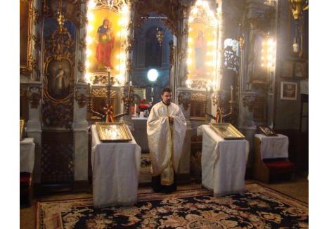 Vineri seară preotul Antoniu Chifor a oficiat prima slujbă greco-catolică în Biserica Sf. Gheorghe, după 65 de ani