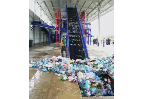 În afara municipiului reşedinţă de judeţ, Aleşdul este singurul oraş din Bihor care are o staţie de sortare a deşeurilor, menită să pregătească pentru repunerea în circulaţie deşeurile reciclabile