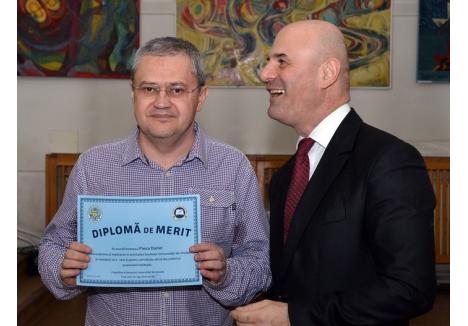 Preşedintele Senatului universitar, Sorin Curilă (foto dreapta) l-a desemnat pe matematicianul Daniel Paşca (foto stânga) noul cancelar al forului