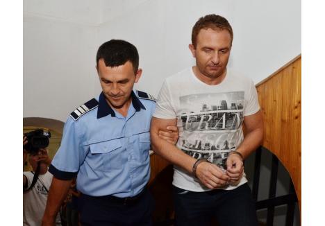 Din pedeapsa aplicată profesorului Răzvan Vonea, instanţa a dispus deducerea celor 24 de zile în care acesta a fost reţinut şi arestat, între 7 şi 31 iulie 2014