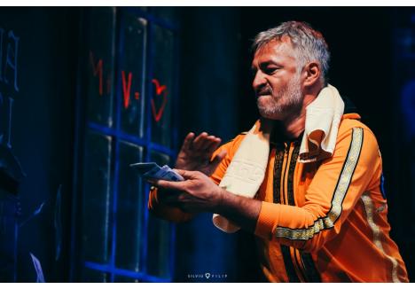 Richard Balint în spectacolul „Tartuffe” (credit foto: Silviu Filip)