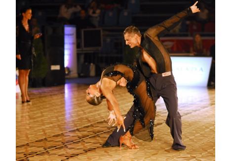 Cseke Zsolt şi Karalyos Judit, perechea orădeană care a reprezentat clubul Stephany în secţiunea latino a concursului Varadinum Dance Festival a reuşit să se claseze pe locul 4, dintr-un total de 58 de perechi participante