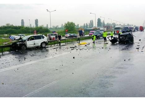 Pe 4 mai 2017, un Renault Clio, condus de o şoferiţă de doar 18 ani, a intrat pe contrasens şi s-a lovit frontal de un BMW X5. Impactul între cele două maşini a fost devastator