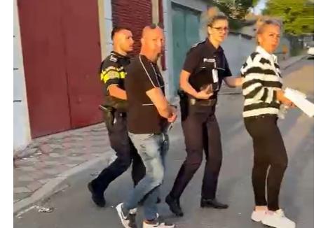 Cei doi agresori au fost reținuți de Poliție (sursa foto: captură video Antena 3)