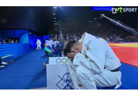 Orădeanul a fost vizibil afectat de eliminarea sa. Chiar și așa, rămâne cu meritul uriaș de a fi singurul judoka român calificat la JO de la Paris 2024