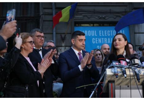 George Simion și Anamaria Gavrilă, la depunerea dosarului acesteia la BEC (Inquam Photos / George Călin)