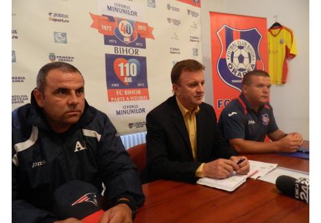 Alexandru Pelici (stânga) a plecat. Călin Cheregi (dreapta) este noul antrenor principal