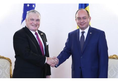 Adrian Zuckerman (stânga) s-a întâlnit sâmbătă cu ministrul Bogdan Aurescu (sursa foto: MAE)