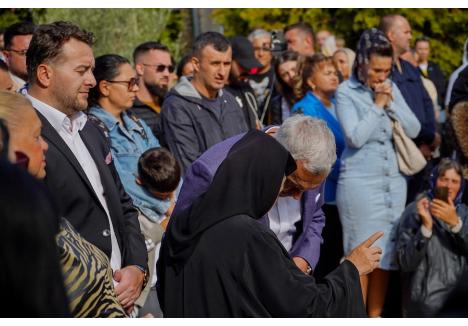Călin Georgescu, alături de stareța Mănăstirii Sfintei Cruci, Maica Mina. Foto: Paul Lelea / BIHOREANUL