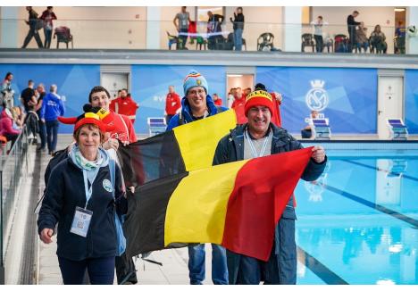 Delegația Belgiei a fost prima prezentată joi seara la Bazinul Olimpic din Oradea, în ajunul Campionatului European de Ice-Swimming