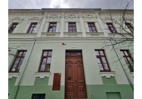 Clădirea care a stârnit scandalul etnic de la Școala Nicolae Bălcescu este situată pe strada Cuza Vodă și ar trebui, conform planurilor Primăriei și ale Eparhiei Reformate, să găzduiască doar elevi maghiari