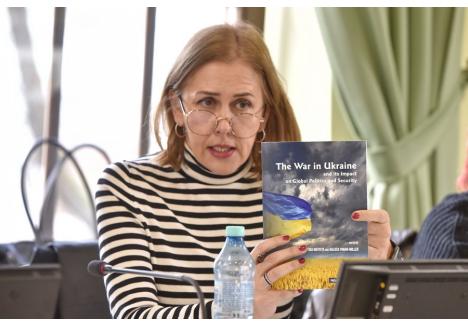 Printre rezultatele cercetărilor făcute în 2023 la Universitatea din Oradea se numără și o carte despre impactul războiului din Ucraina analizat de specialiști români și americani, la inițiativa profesoarei din Oradea Cristina Matiuță (foto)