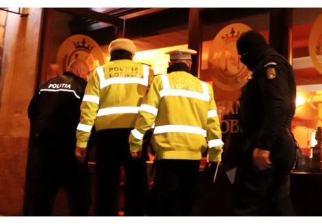 Însosţiţi de jandarmi, poliţişti locali şi angajaţi din alte instituţii cu atribuţii de control, poliţiştii au descins în mai multe localuri din Bihor