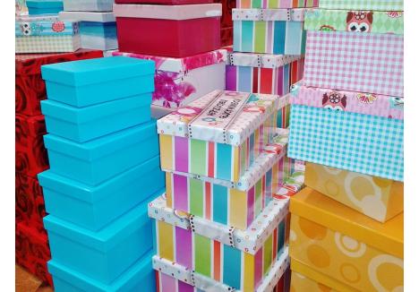 Printre anunțurile de angajare din Bihor se regăsesc cele pentru oameni dispuși să ambaleze diferite produse (fotografie cu caracter generic, sursa: Pixabay.com)