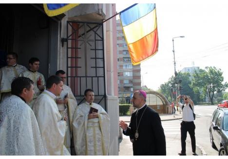 Sâmbătă, la Biserica Sf. Gheorghe s-a celebrat şi prima liturghie greco-catolică arhierească, la care a participat şi episcopul Virgil Bercea