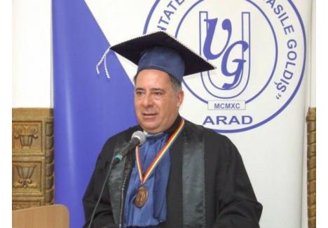 Armando Sergio Prado De Toledo (foto) mai are şi alte legături cu mediul academic românesc: este Doctor Honoris Causa al Universităţii de Vest Vasile Goldiş din Arad