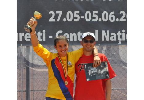 Ioana Roşca, campioana naţională U16 în 2011, alături de antrenorul Ionuţ Hodişan