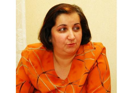 Judecătoarea Florica Roman (foto) e acuzată de trafic de influenţă, favorizarea făptuitorului și complicitate la fals