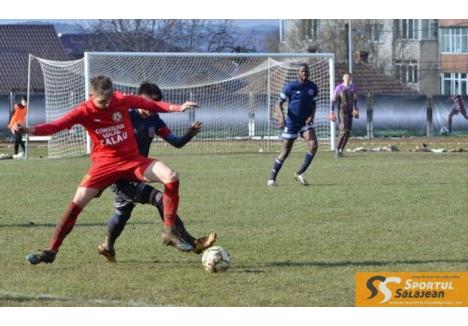 Singura echipă bihoreană învinsă sâmbătă a fost Luceafărul Oradea, care a pierdut pe terenul liderului, SCM Zalău (sursa foto: sportulsalajean.ro)