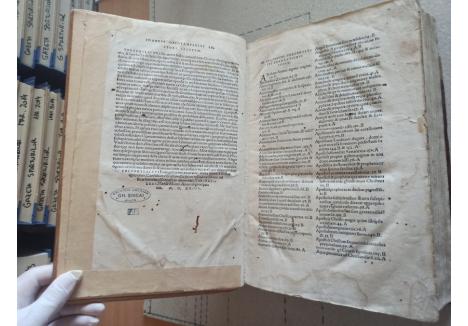 Lucrare de teologie, opera a lui arhiepiscop grec, Teofilact din Ohrida intitulata Theophylacti..., In quator Evangelia ennaratione, Basel, 1525. Sursa foto: dr. Silviu Sana, Biblioteca Județeană „Gheorghe Șincai” Bihor