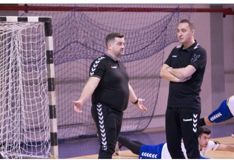Fostul antrenor secund al echipei masculine de handbal CSM Oradea, George Tăutu (stânga) va semna înţelegerea cu clubul în această săptămână (foto: Roby Boros)