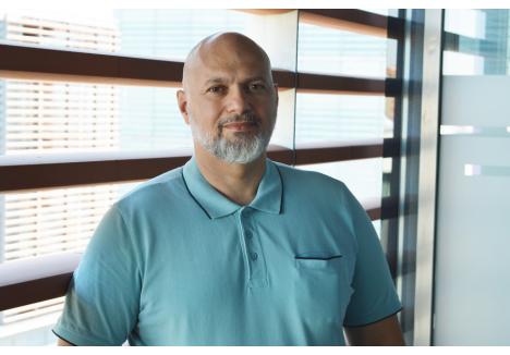 Laszlo Gyulai, care conduce grupul de dezvoltare Battery Management din HELLA Technical Center Timișoara, își folosește experiența în domeniu pentru construcția noii locații din Oradea.