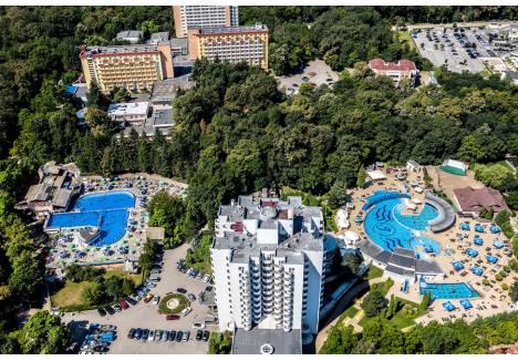 În Băile Felix, o destinație favorită pentru turiști, se fac și angajări pentru personalul din hoteluri (foto: Ovi D. Pop)