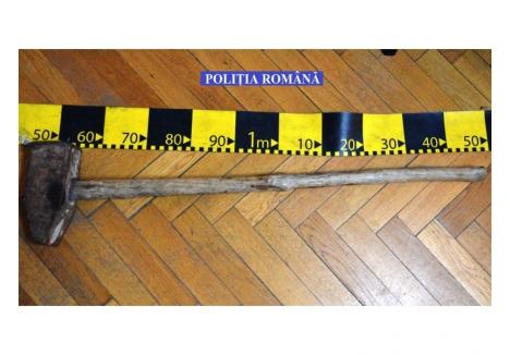 în foto: unelte folosite la furturi, ridicate de poliţişti în timpul percheziţiilor