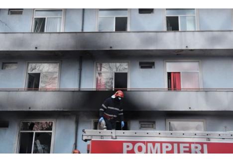 Incendiul de la Spitalul "Matei Balş" a dus şi la evacuarea a peste o sută de pacienţi (sursa foto: Mediafax)