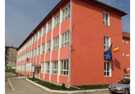 foto Prefectura Bihor: Internatul Colegiului Tehnic Unirea din Ștei, unul dintre spațiile puse la dispoziție pentru refugiații ucraineni ajunși în Bihor