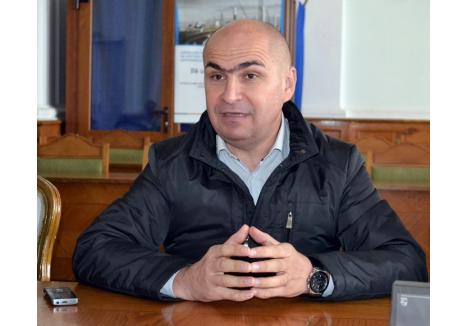 Primarul Ilie Bolojan a anunţat, marţi, într-o scurtă conferinţă de presă, că jumătate dintre orădeni rămân fără căldură până duminică
