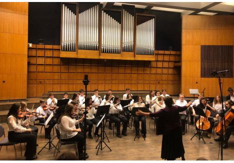 Orchestra maghiară a Liceului de Arte din Oradea, în concert la Debrețin (foto: Facebook)