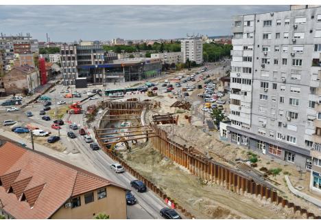 Constructorii lucrează la realizarea unui pasaj subteran lângă Oradea Plaza. Mai urmează alte 5 pasaje în zona „turbogirației”...