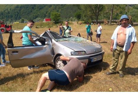 Bărbatul de 37 de ani din Oradea se afla într-o maşină Fiat Punto (foto) alături de iubita sa