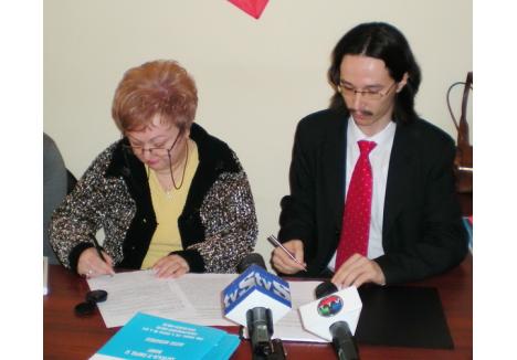 Preşedinta Asociaţiei Mediatorilor din Bihor, Corina Domocoş, şi vicepreşedintele Judecătoriei Oradea, Cristi Danileţ, au semnat un protocol de colaborare