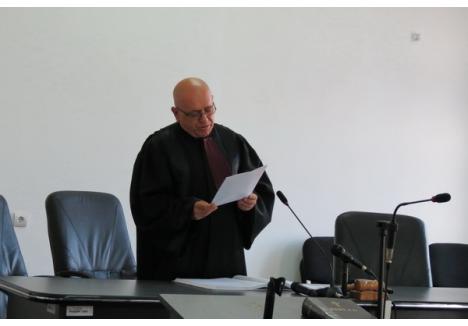 Judecătorul Traian Munteanu a pronunţat, luni, sentinţa în cazul fugii din ţară a omului de afaceri Omar Hayssam